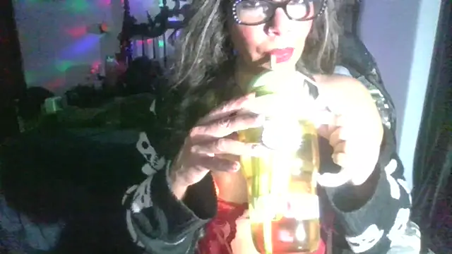 Snapshot of MadisonJayde chatting on December 19, 2024, 2:34 am MadisonJayde online show from December 19, 2024, 2:34 am