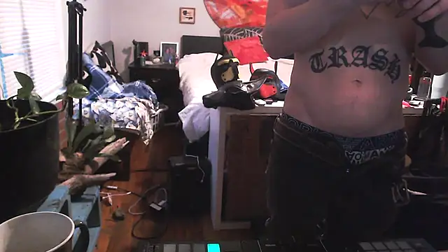 Snapshot of trash4cash chatting on January 27, 2025, 10:38 pm trash4cash online show from January 27, 2025, 10:38 pm