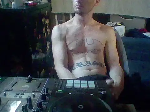 Snapshot of trash4cash chatting on October 1, 2025, 8:59 pm trash4cash online show from October 1, 2025, 8:59 pm