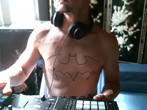 Snapshot of trash4cash chatting on October 4, 2025, 6:28 pm trash4cash online show from October 4, 2025, 6:28 pm