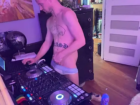 Snapshot of trash4cash chatting on November 24, 2025, 6:07 pm trash4cash online show from November 24, 2025, 6:07 pm