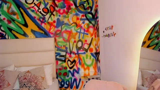 Liana Bernocchi online show from November 6, 2025, 9:05 pm