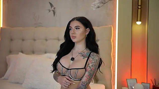 Snapshot of CarolinePrescott chatting on May 27, 2026, 6:38 pm CarolinePrescott online show from May 27, 2026, 6:38 pm