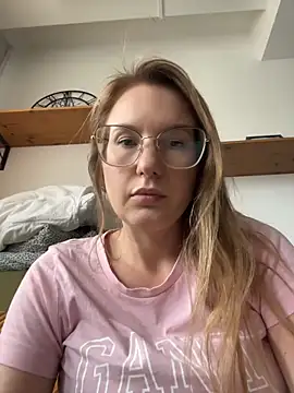 Vanilladreams online show from May 14, 2026, 4:03 pm