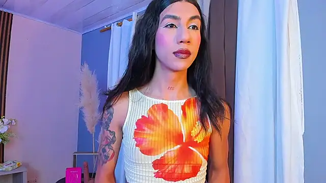 sofiaa grey  online show from October 13, 2025, 12:49 pm