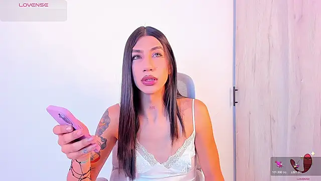 sofiaa grey  online show from November 11, 2025, 2:50 pm