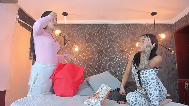 leigh-angels online show from November 15, 2025, 10:15 pm