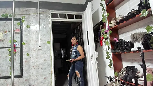 Snapshot of Erlinda-engel chatting on February 3, 2025, 12:47 am Erlinda-engel online show from February 3, 2025, 12:47 am