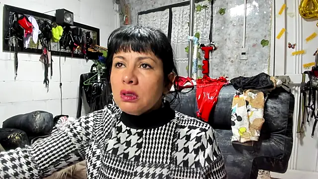 Snapshot of Erlinda-engel chatting on September 22, 2025, 12:07 pm Erlinda-engel online show from September 22, 2025, 12:07 pm