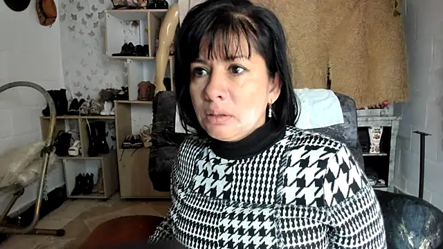 Snapshot of Erlinda-engel chatting on October 16, 2025, 12:28 pm Erlinda-engel online show from October 16, 2025, 12:28 pm