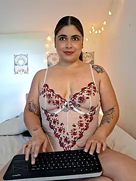 Juliietha servas online show from October 5, 2025, 8:29 pm