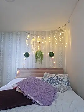 Juliietha servas online show from February 22, 2026, 7:12 pm