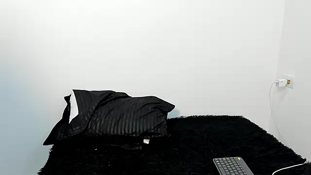 Snapshot of cami-01 chatting on September 27, 2025, 8:14 pm cami-01 online show from September 27, 2025, 8:14 pm