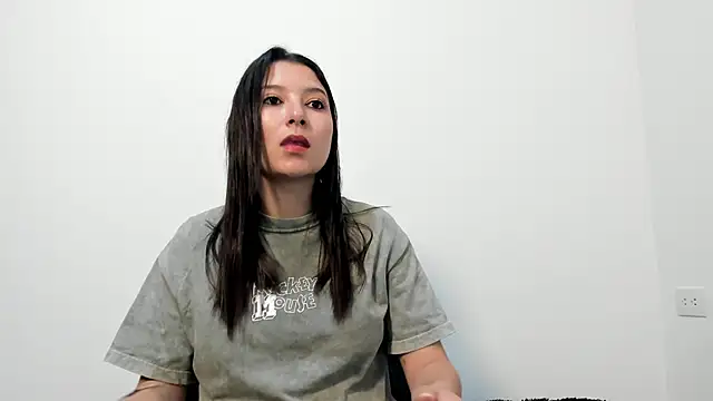 Snapshot of cami-01 chatting on October 1, 2025, 8:15 pm cami-01 online show from October 1, 2025, 8:15 pm