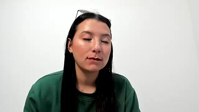 Snapshot of cami-01 chatting on October 26, 2025, 2:23 pm cami-01 online show from October 26, 2025, 2:23 pm