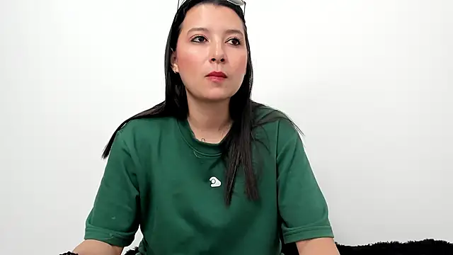 Snapshot of cami-01 chatting on October 30, 2025, 8:42 pm cami-01 online show from October 30, 2025, 8:42 pm