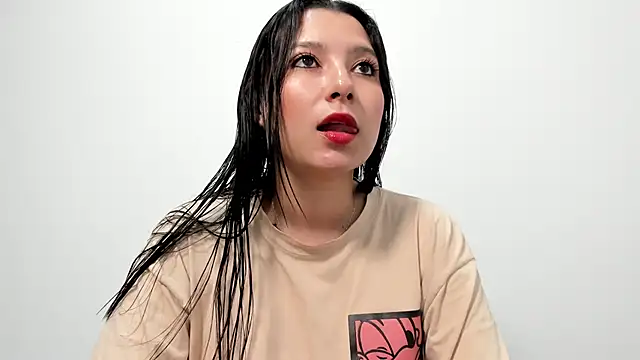 Snapshot of cami-01 chatting on November 19, 2025, 8:53 pm cami-01 online show from November 19, 2025, 8:53 pm