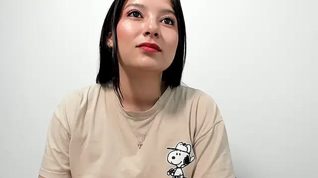 Snapshot of cami-01 chatting on November 28, 2025, 8:44 pm cami-01 online show from November 28, 2025, 8:44 pm