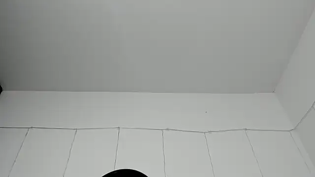 Snapshot of cami-01 chatting on February 21, 2026, 9:05 pm cami-01 online show from February 21, 2026, 9:05 pm