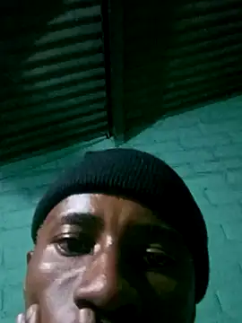 Snapshot of HandsomeBuoyy21 chatting on January 10, 2026, 11:31 pm HandsomeBuoyy21 online show from January 10, 2026, 11:31 pm