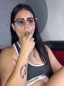 Azuna25 online show from February 5, 2026, 7:51 pm