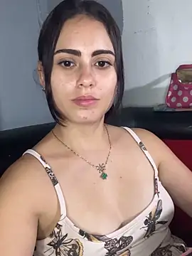 Snapshot of Azuna25 chatting on April 29, 2026, 2:04 am Azuna25 online show from April 29, 2026, 2:04 am
