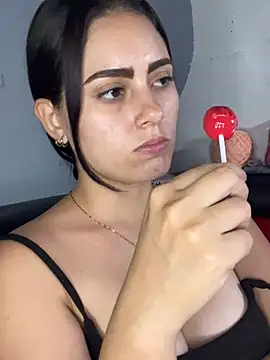 Snapshot of Azuna25 chatting on April 30, 2026, 8:15 pm Azuna25 online show from April 30, 2026, 8:15 pm