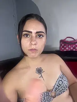 Snapshot of Azuna25 chatting on June 3, 2026, 9:31 pm Azuna25 online show from June 3, 2026, 9:31 pm