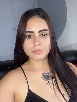 Snapshot of Azuna25 chatting on June 7, 2026, 12:59 am Azuna25 online show from June 7, 2026, 12:59 am