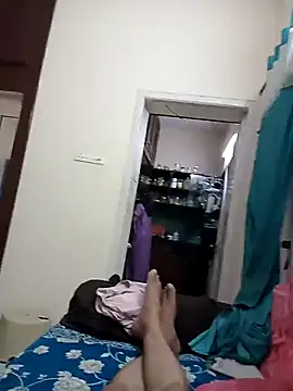 AUNTY1984 online show from May 8, 2026, 3:39 pm