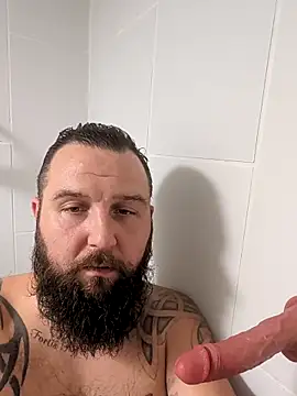 beardedbeasty86 online show from October 25, 2025, 4:42 am