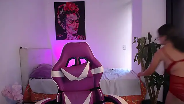 esmeraldaa230 online show from February 14, 2026, 7:21 pm