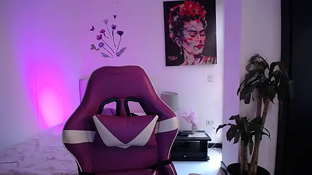 esmeraldaa230 online show from March 5, 2026, 7:43 pm