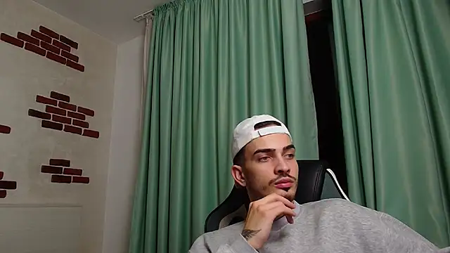 Snapshot of BrandonTate chatting on December 10, 2024, 4:17 pm BrandonTate online show from December 10, 2024, 4:17 pm