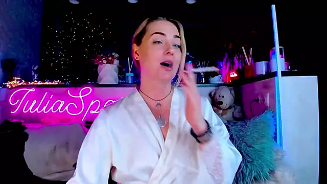  JuliaSpace  online show from February 9, 2025, 7:41 pm