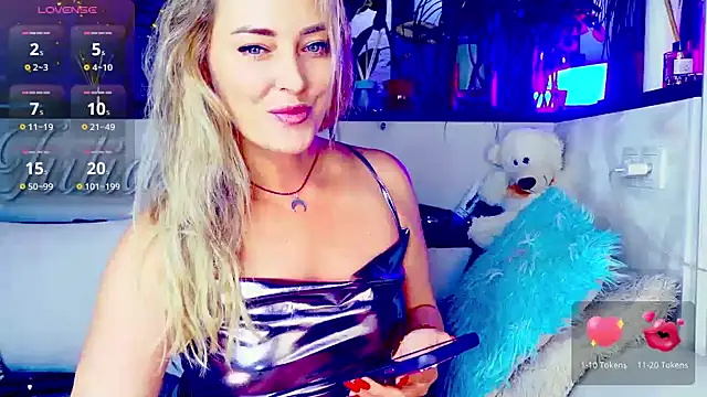  JuliaSpace  online show from October 22, 2025, 4:18 pm