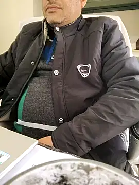 Snapshot of Hot-man39 chatting on December 31, 2024, 6:48 am Hot-man39 online show from December 31, 2024, 6:48 am