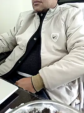 Snapshot of Hot-man39 chatting on January 19, 2025, 6:31 am Hot-man39 online show from January 19, 2025, 6:31 am