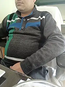 Snapshot of Hot-man39 chatting on January 19, 2025, 9:33 am Hot-man39 online show from January 19, 2025, 9:33 am