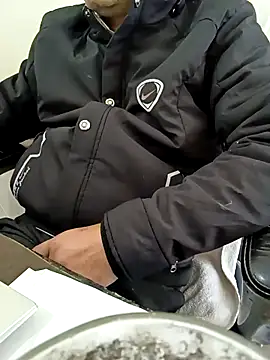 Snapshot of Hot-man39 chatting on January 28, 2025, 8:14 am Hot-man39 online show from January 28, 2025, 8:14 am