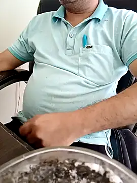 Snapshot of Hot-man39 chatting on March 15, 2025, 5:52 am Hot-man39 online show from March 15, 2025, 5:52 am