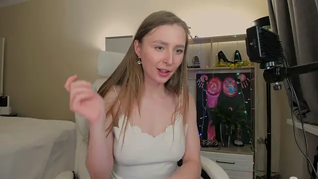 Snapshot of CharlotteWells chatting on January 3, 2025, 5:31 pm CharlotteWells online show from January 3, 2025, 5:31 pm