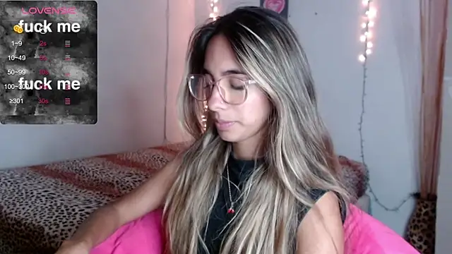 MitchWilson1 online show from October 24, 2025, 12:08 am