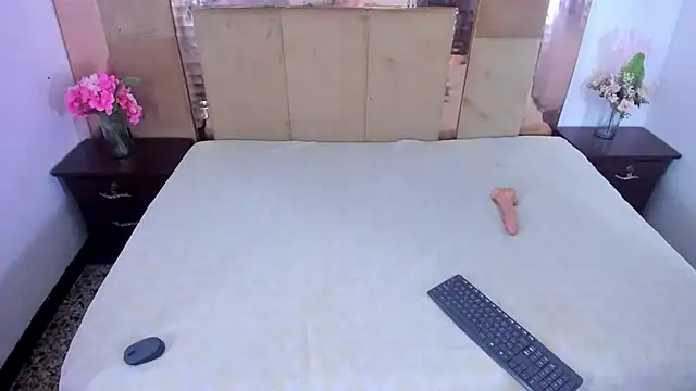 Snapshot of LizBrook chatting on March 2, 2025, 3:05 pm LizBrook online show from March 2, 2025, 3:05 pm