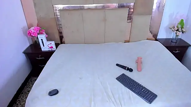 Snapshot of LizBrook chatting on March 14, 2025, 7:23 pm LizBrook online show from March 14, 2025, 7:23 pm