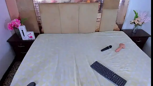 Snapshot of LizBrook chatting on November 8, 2025, 7:34 pm LizBrook online show from November 8, 2025, 7:34 pm