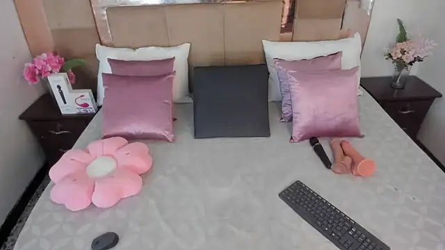 Snapshot of LizBrook chatting on March 11, 2026, 7:31 pm LizBrook online show from March 11, 2026, 7:31 pm