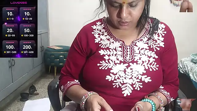 Sexy komolika online show from April 10, 2026, 6:12 pm