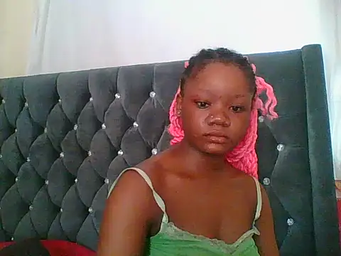 HotJeylee online show from December 14, 2025, 9:14 am