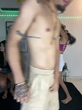 royalgirls x online show from November 16, 2025, 1:11 am